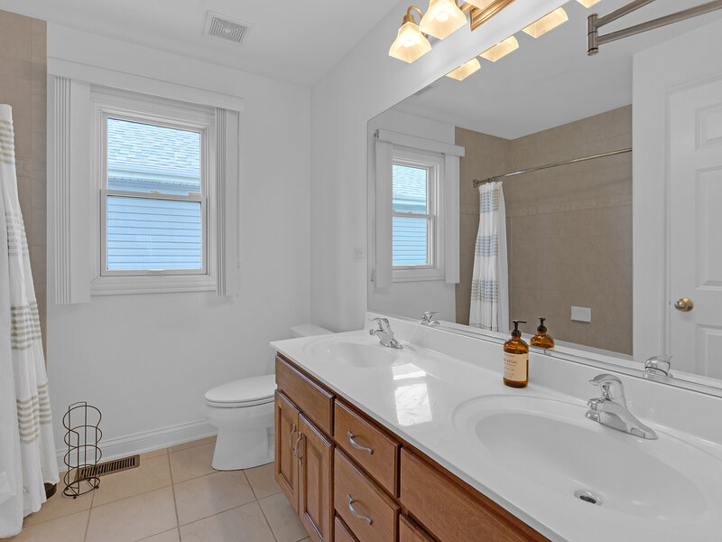 427 W Natoma Avenue Addison IL 60101