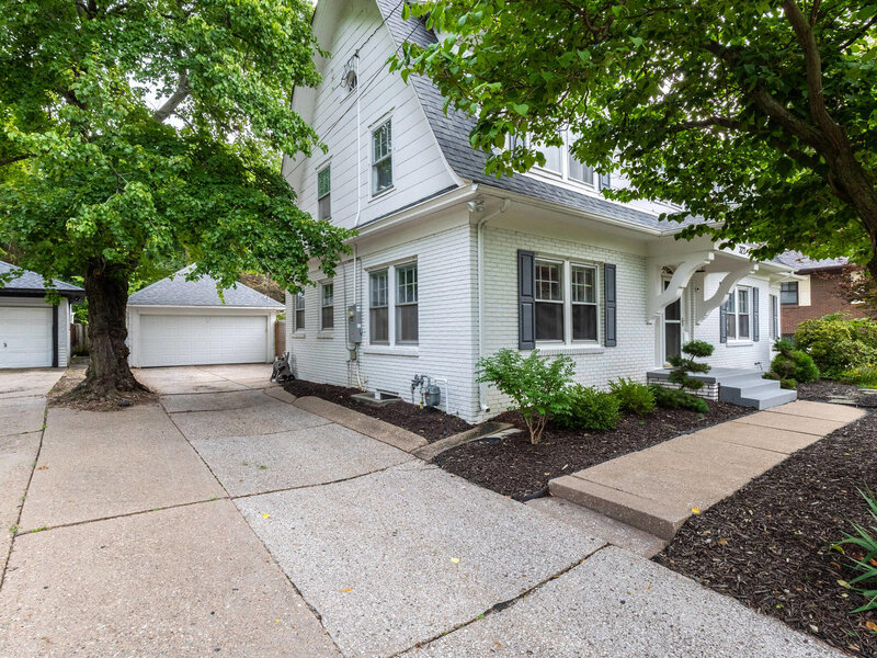 327 Mcclellan Boulevard Davenport IA 52803