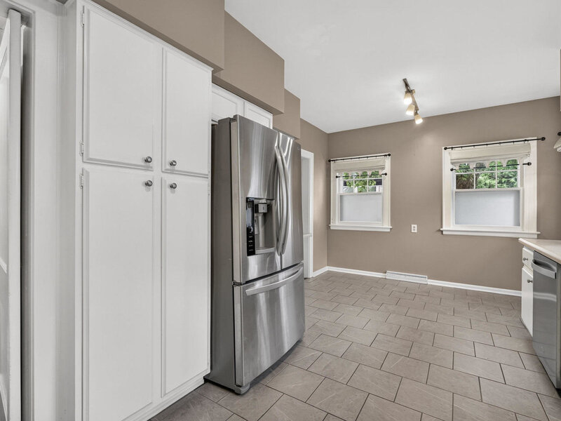 327 Mcclellan Boulevard Davenport IA 52803