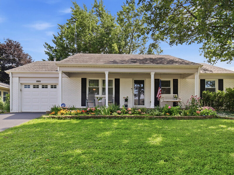 17 Whitehall Court Buffalo Grove IL 60089