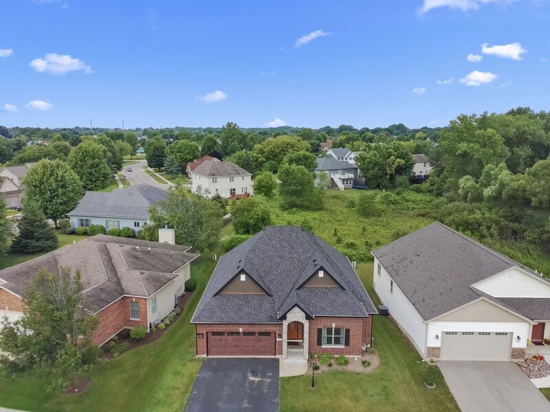 1400 Savanna Lane Woodstock IL 60098