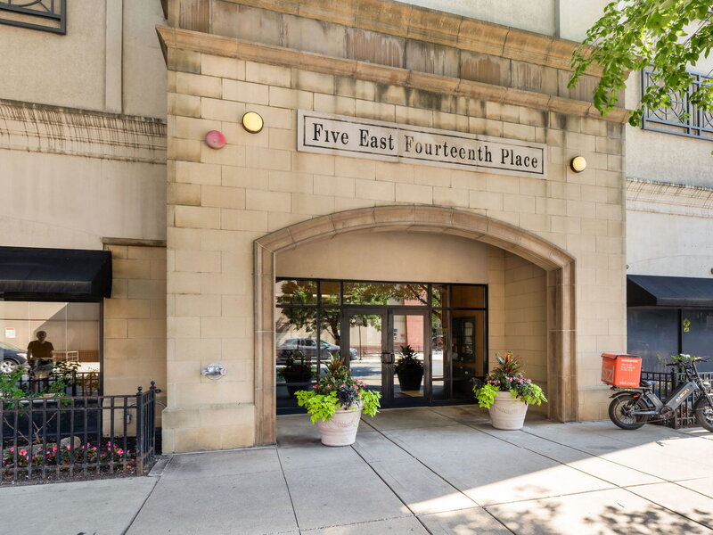 5 E 14th Place Chicago IL 60605