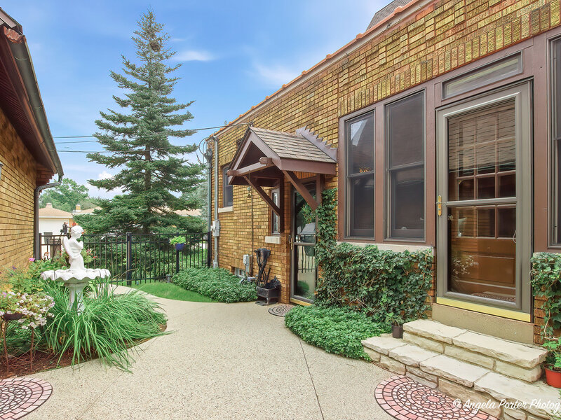 86 Dole Avenue Crystal Lake IL 60014