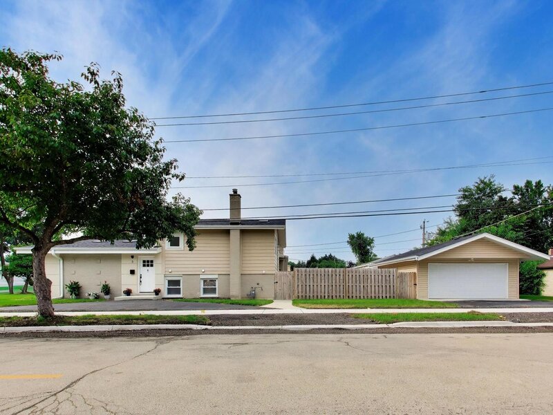 3 W White Oak Street Arlington Heights IL 60005