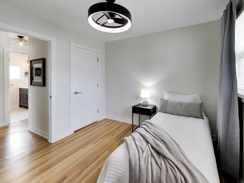 3 W White Oak Street Arlington Heights IL 60005