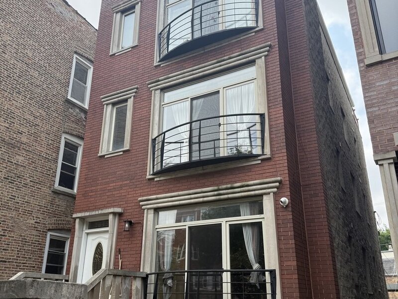2645 W Haddon Avenue Chicago IL 60622