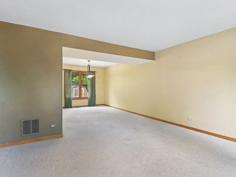 322 Chesapeake Lane Bloomingdale IL 60108