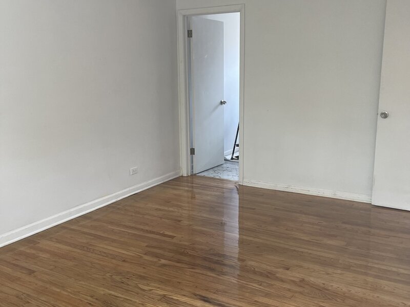 2646 E 77th Street Chicago IL 60649