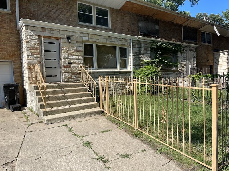 2646 E 77th Street Chicago IL 60649