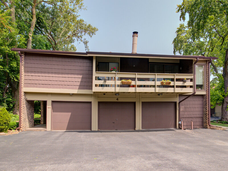 4 W Millstone Court Palos Hills IL 60465