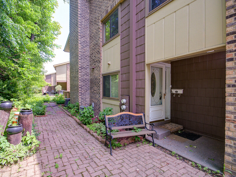 4 W Millstone Court Palos Hills IL 60465