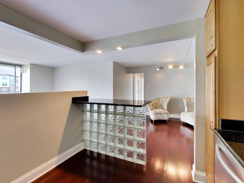 2015 S Finley Road Lombard IL 60148