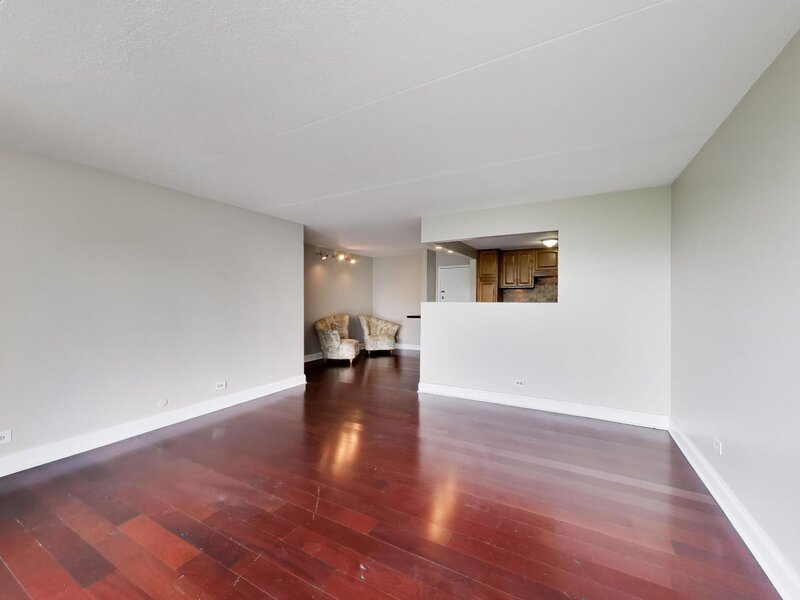2015 S Finley Road Lombard IL 60148
