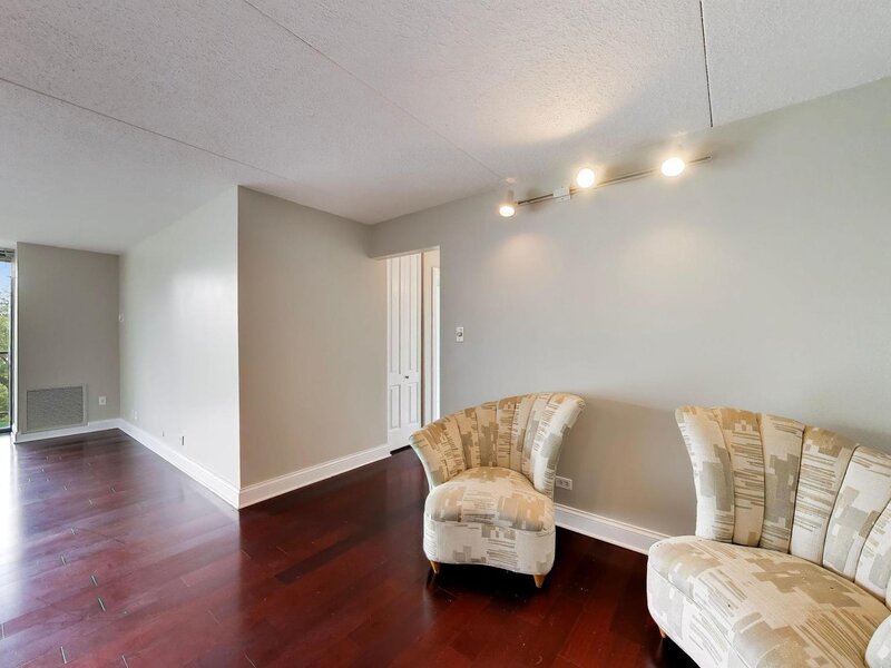 2015 S Finley Road Lombard IL 60148