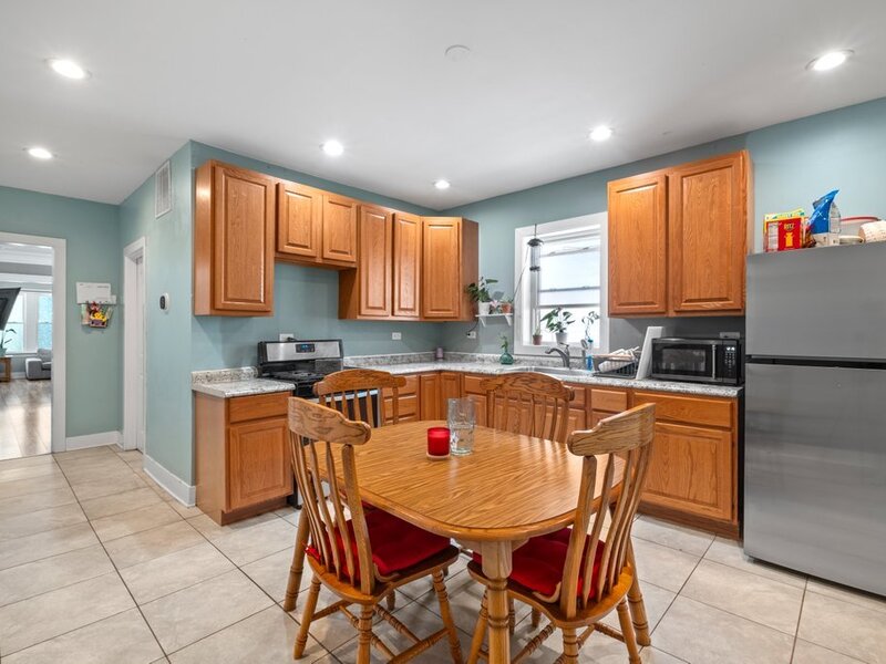 10724 S Prairie Avenue Chicago IL 60628