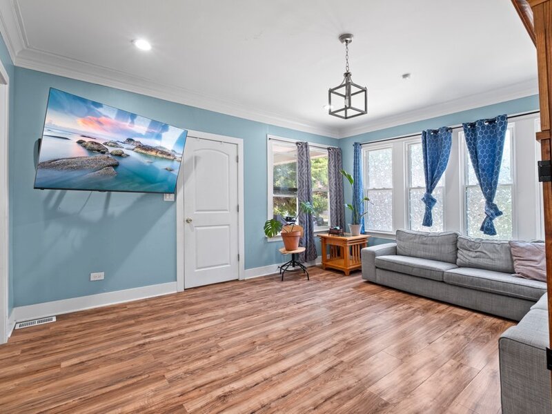 10724 S Prairie Avenue Chicago IL 60628