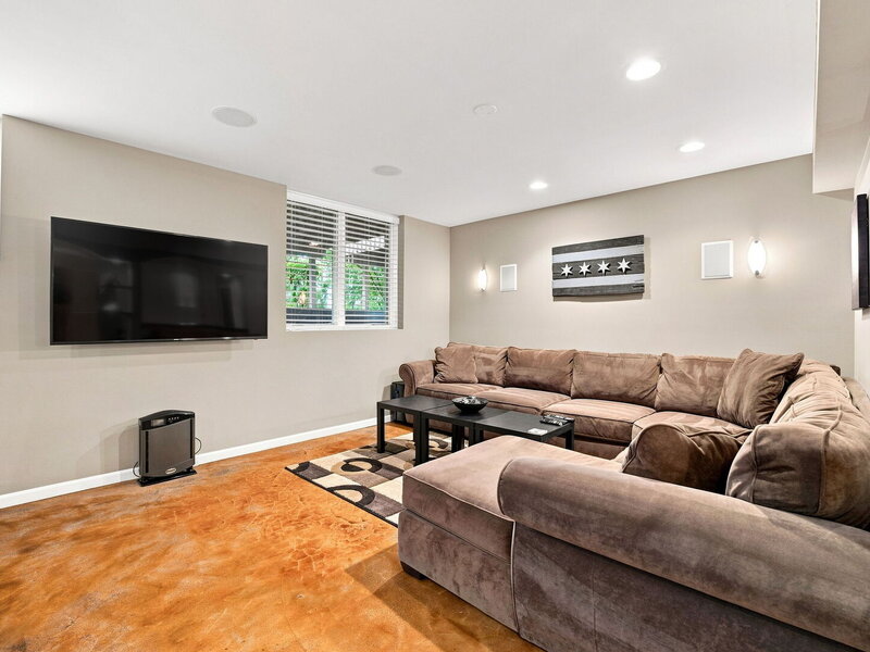 150 Santa Fe Lane Willow Springs IL 60480