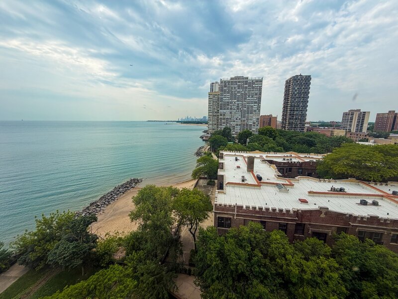 6301 N Sheridan Road Chicago IL 60660