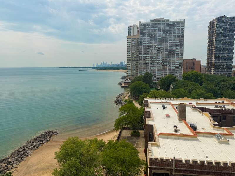 6301 N Sheridan Road Chicago IL 60660