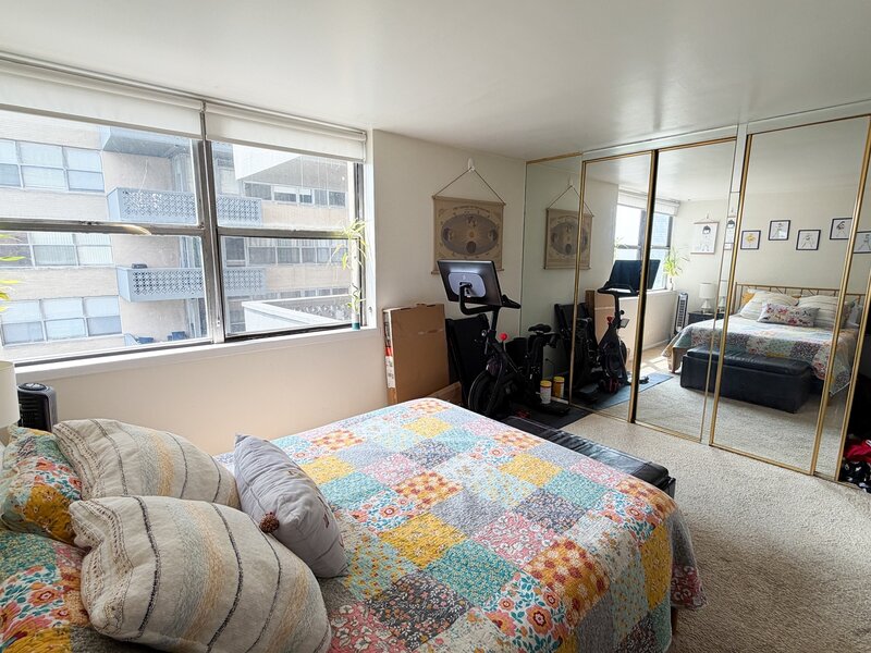 6301 N Sheridan Road Chicago IL 60660