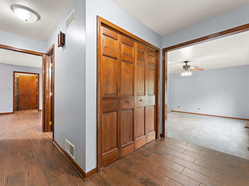 652 Naoma Drive Crete IL 60417