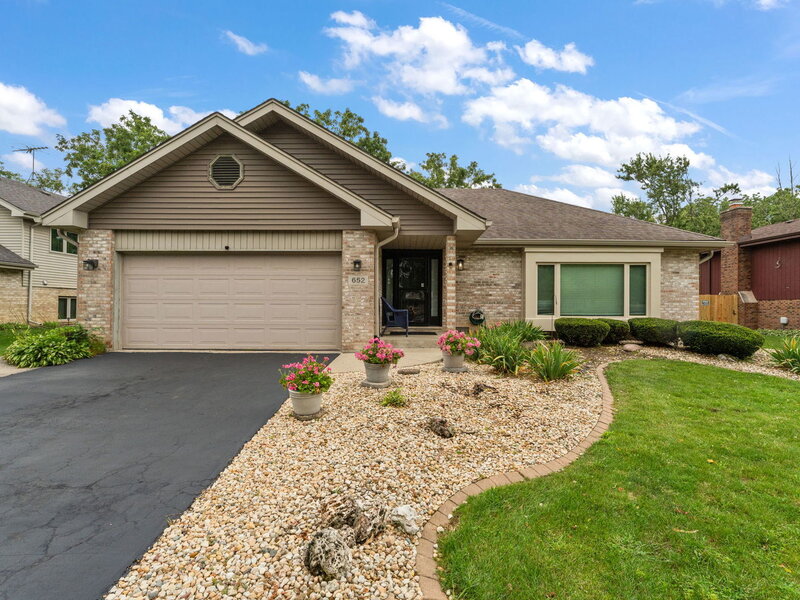 652 Naoma Drive Crete IL 60417