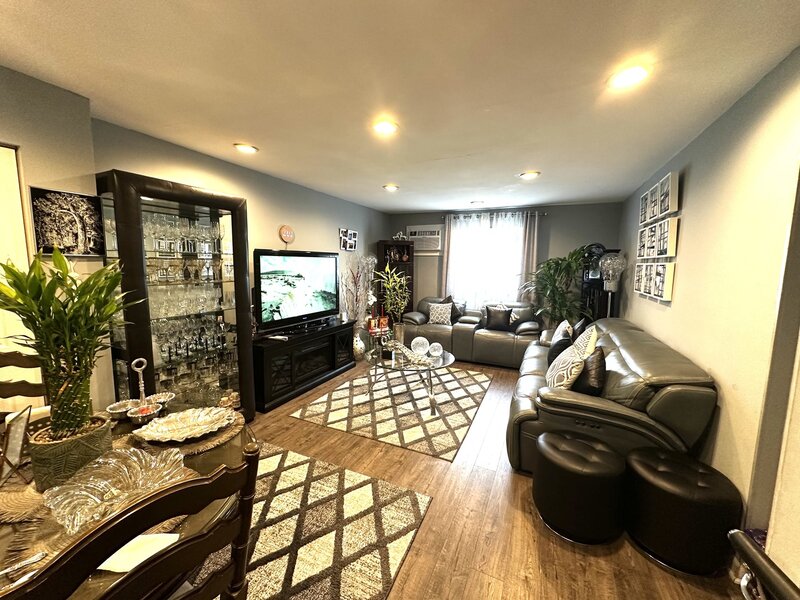 105 W Elk Trail Carol Stream IL 60188