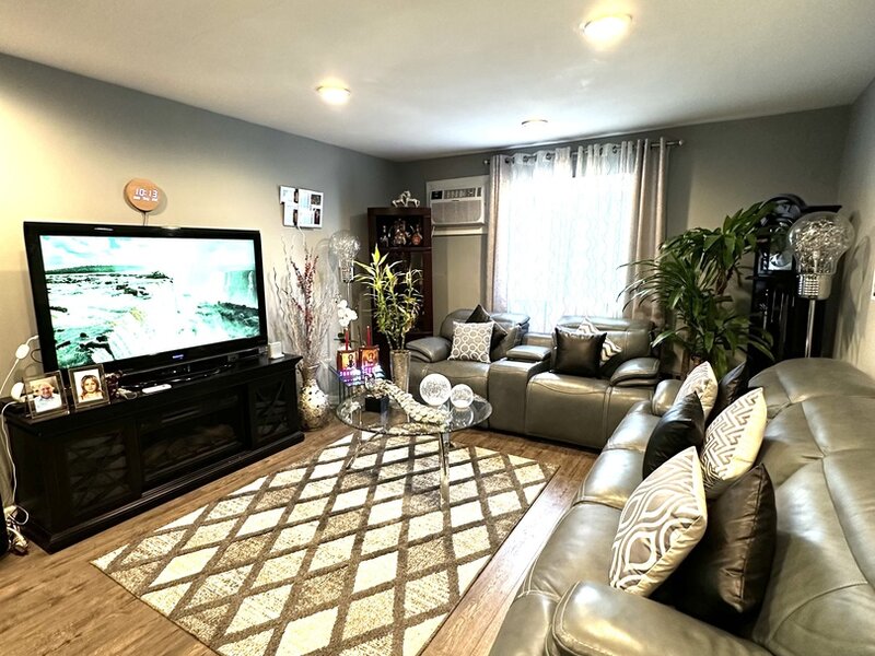 105 W Elk Trail Carol Stream IL 60188