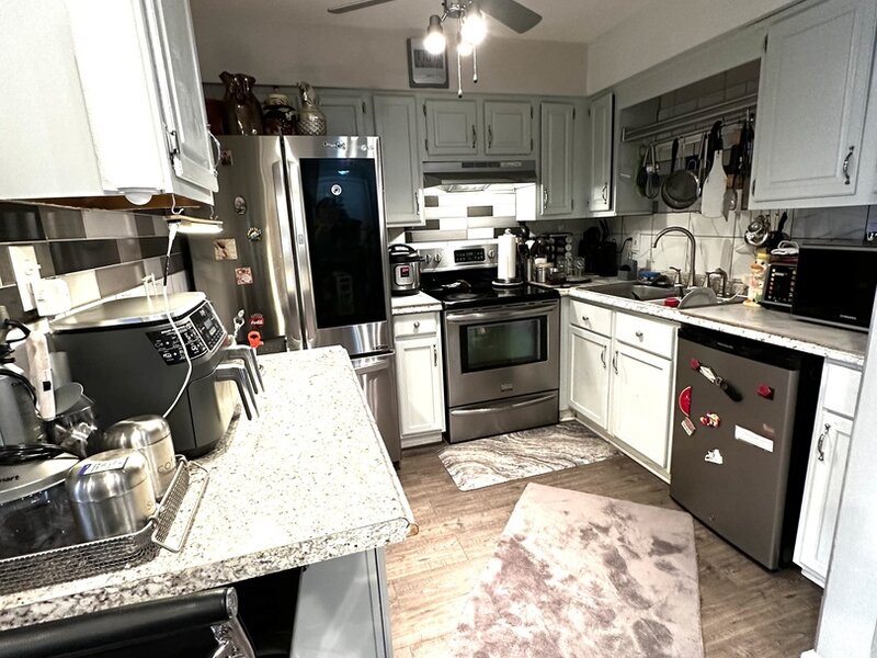 105 W Elk Trail Carol Stream IL 60188