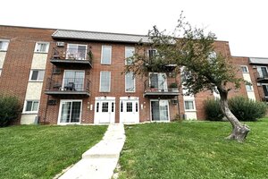 Photo of 105 W Elk Trail Carol Stream IL 60188 Unit 105