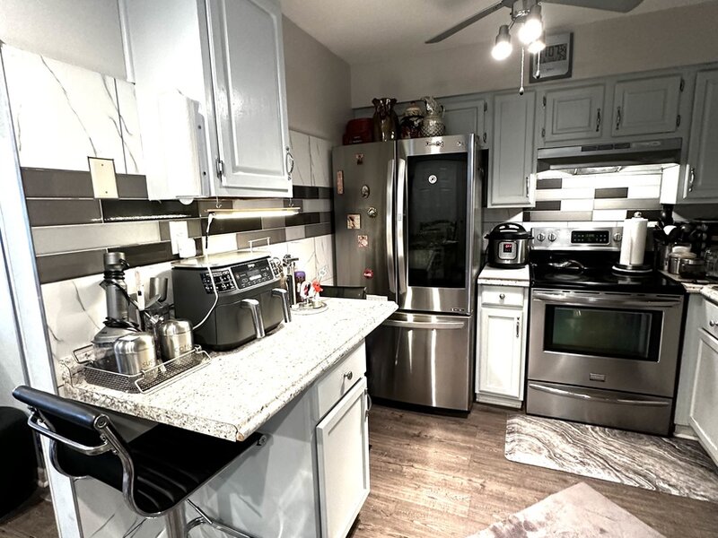 105 W Elk Trail Carol Stream IL 60188