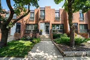 Photo of 934 E 55th Street Chicago IL 60615
