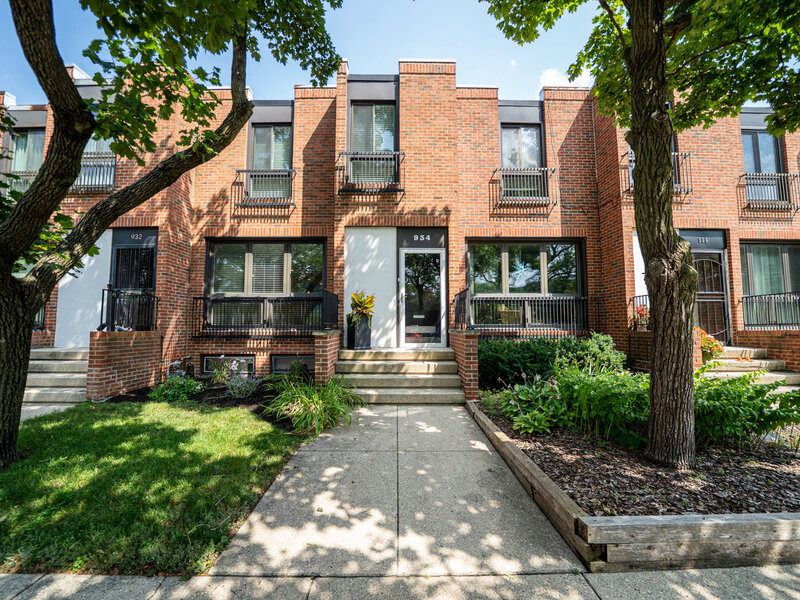 934 E 55th Street Chicago IL 60615