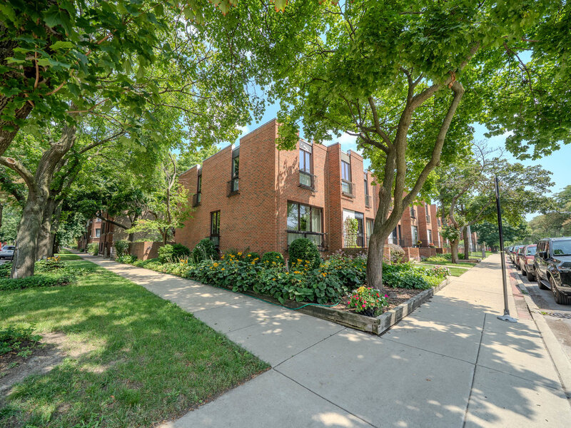 934 E 55th Street Chicago IL 60615
