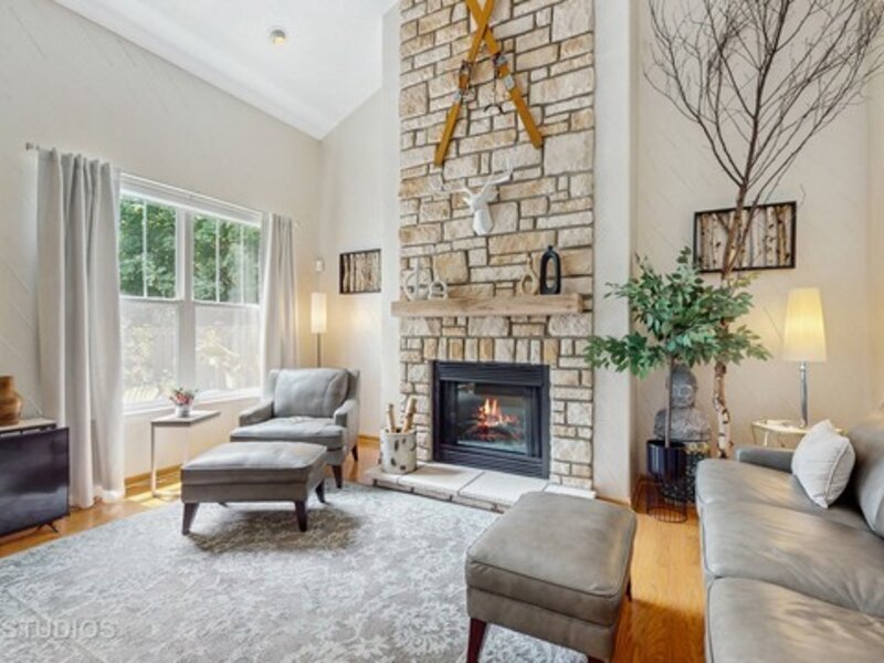 301 W Eagle Court Waukegan IL 60087