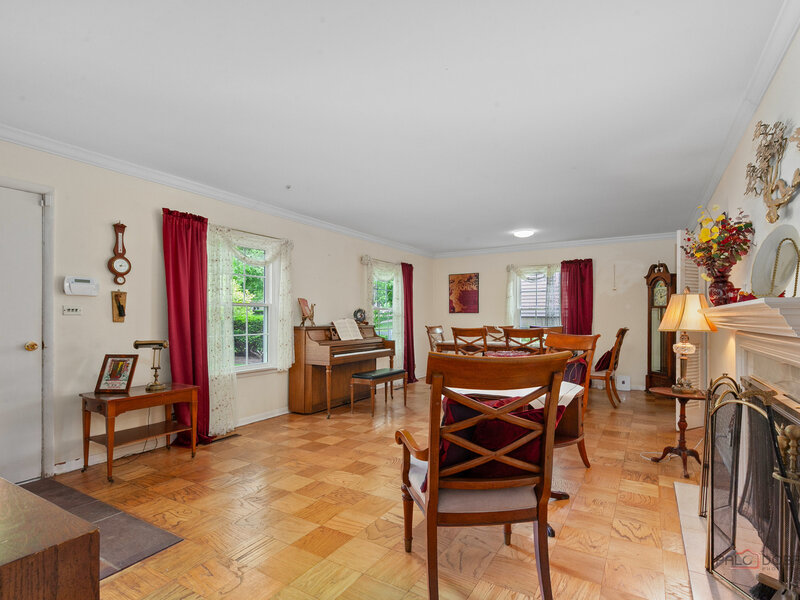 214 Washington Circle Lake Forest IL 60045