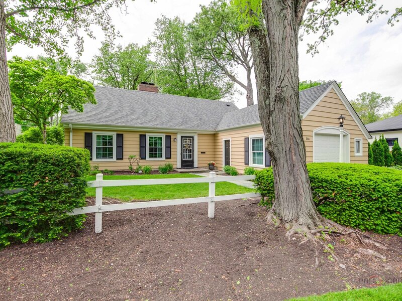 214 Washington Circle Lake Forest IL 60045