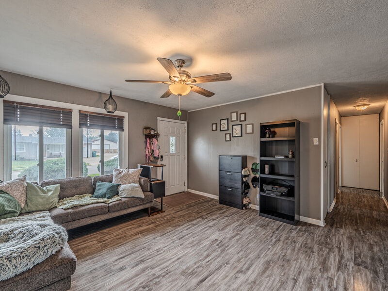 404 Kenyon Avenue Romeoville IL 60446