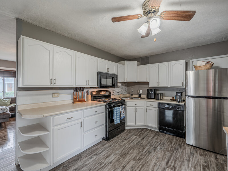 404 Kenyon Avenue Romeoville IL 60446