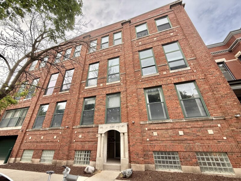1122 W Newport Avenue Chicago IL 60657