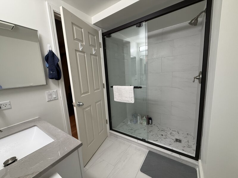 1122 W Newport Avenue Chicago IL 60657