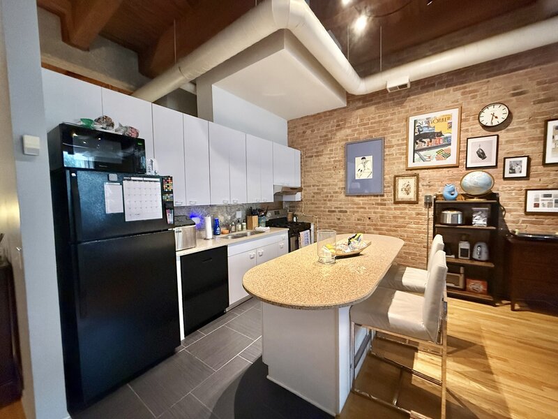1122 W Newport Avenue Chicago IL 60657