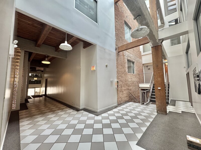 1122 W Newport Avenue Chicago IL 60657