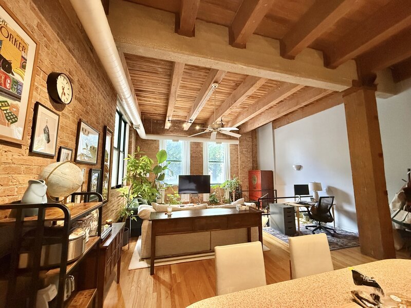 1122 W Newport Avenue Chicago IL 60657