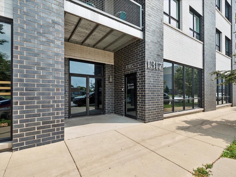 1317 N Larrabee Street Chicago IL 60610