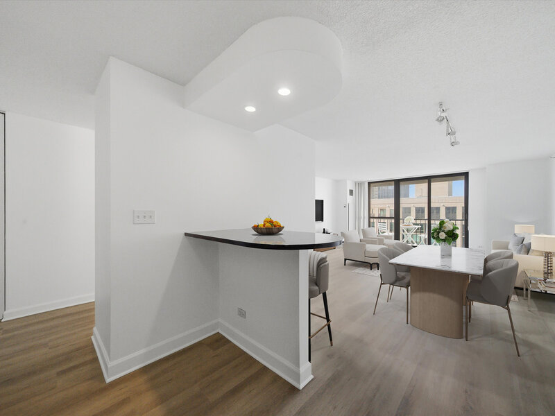 10 E Ontario Street Chicago IL 60611