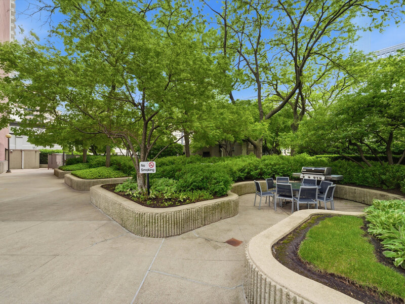 10 E Ontario Street Chicago IL 60611