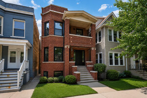 Photo of 1907 W Berwyn Avenue Chicago IL 60640