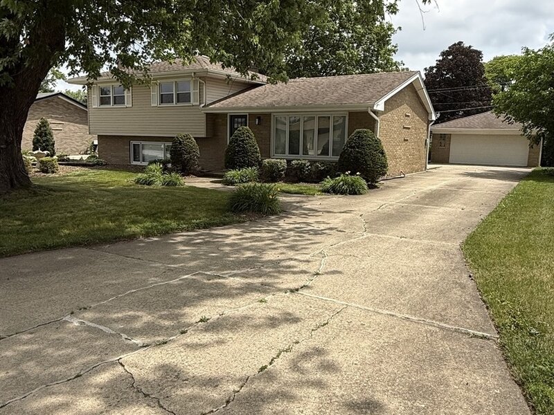 12537 S Menard Avenue Palos Heights IL 60463