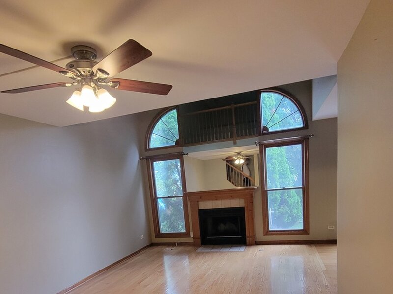 405 S Wenbriar Square Addison IL 60101